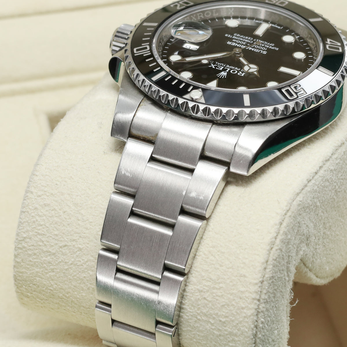 Rolex Submariner Date Complete 40mm Oystersteel Black Dial Black Cerachrom Ceramic Bezel Oyster Bracelet 116610LN