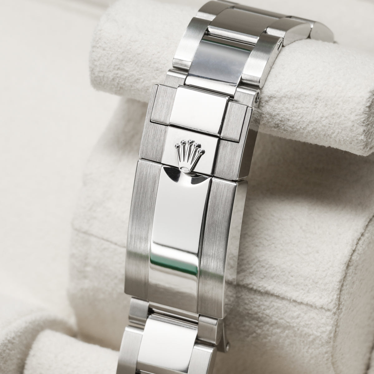 Rolex Yacht Master II 2018 Complete Oystersteel White Dial Blue Cerachrom Ring Command Bezel Oyster Bracelet with Oysterlock Clasp and Easylink Extension 116680