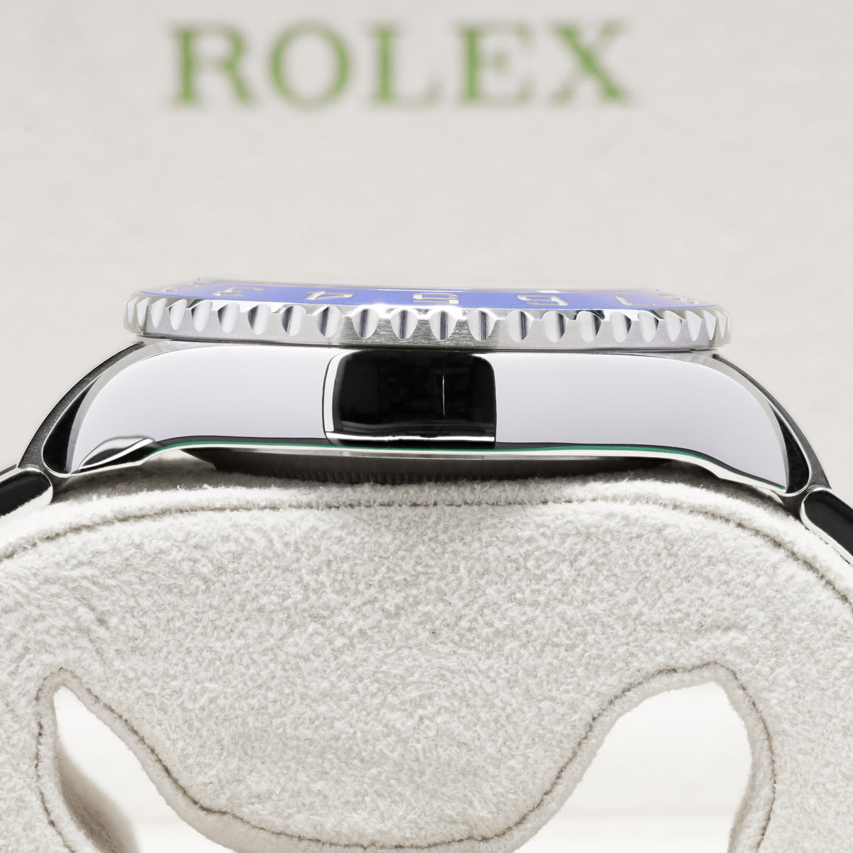 Rolex Yacht Master II 2018 Complete Oystersteel White Dial Blue Cerachrom Ring Command Bezel Oyster Bracelet with Oysterlock Clasp and Easylink Extension 116680