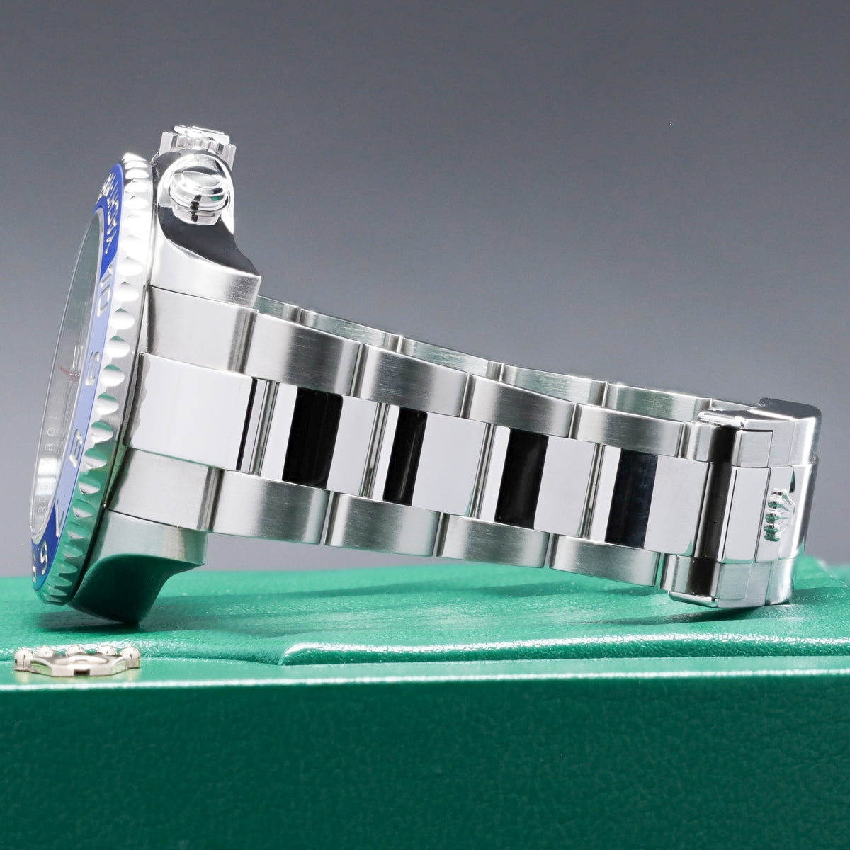 Rolex Yacht Master II 2018 Complete Oystersteel White Dial Blue Cerachrom Ring Command Bezel Oyster Bracelet with Oysterlock Clasp and Easylink Extension 116680