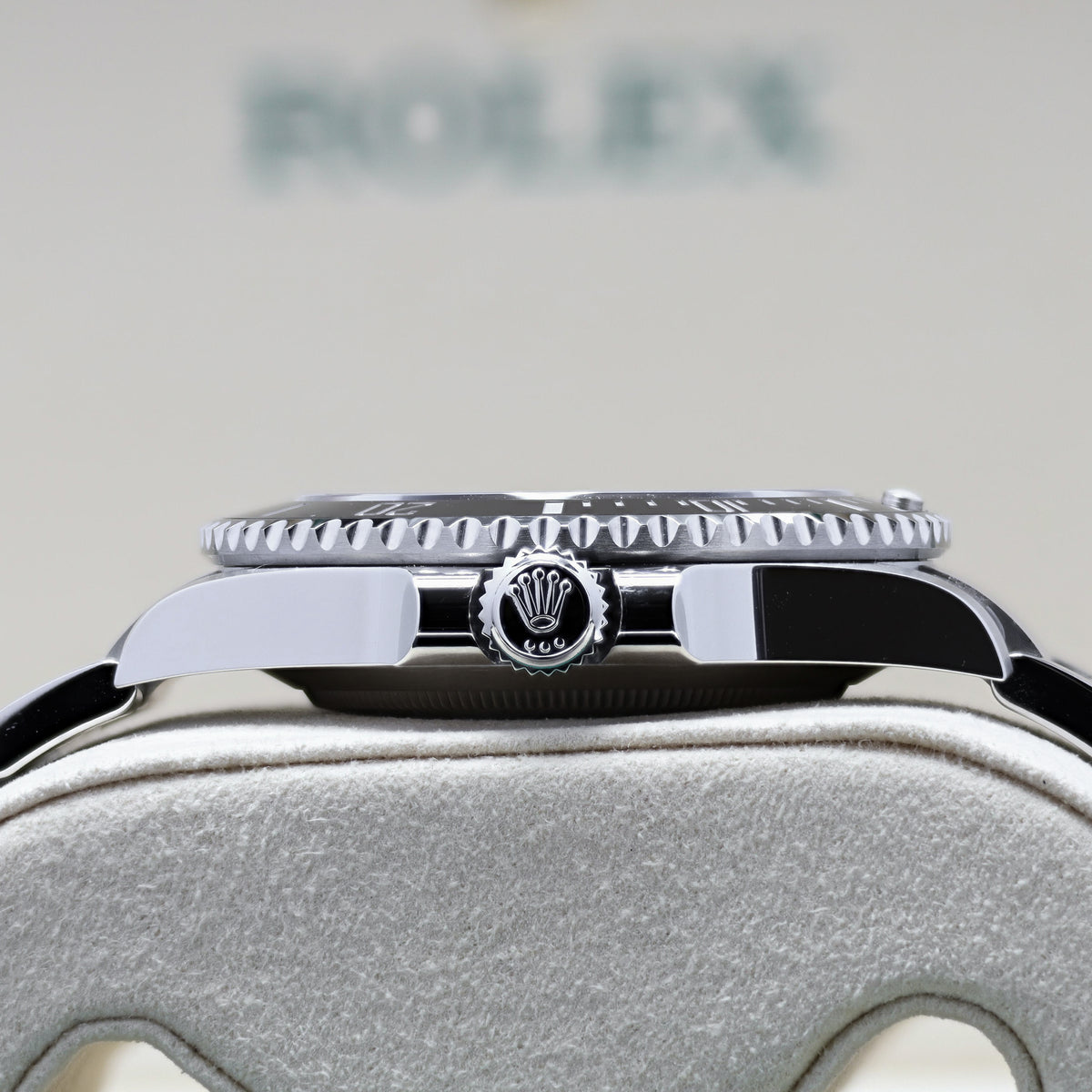 Rolex Submariner No Date New Complete 41mm Oystersteel Black Dial Black Cerachrom Bezel Oyster Bracelet 124060