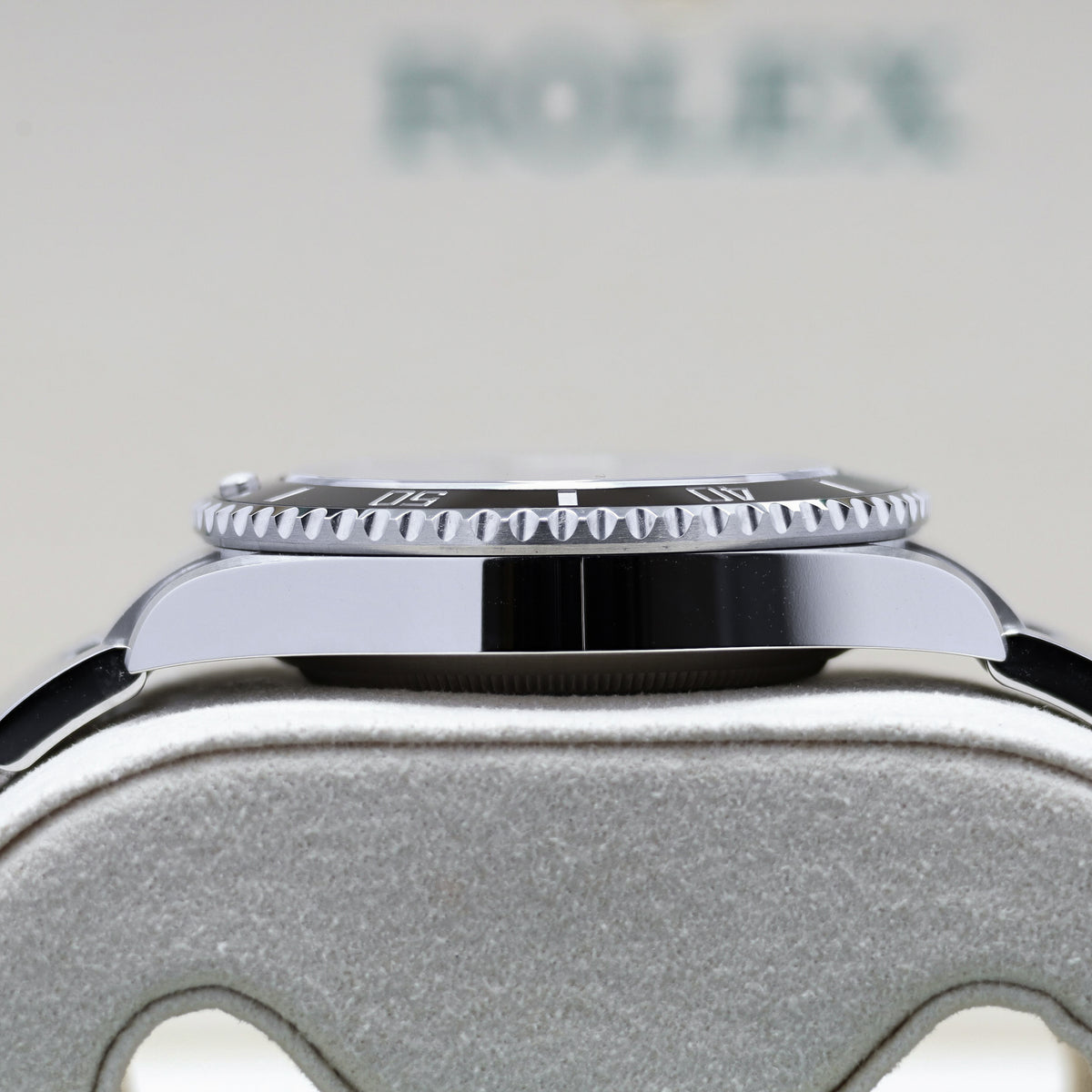 Rolex Submariner No Date New Complete 41mm Oystersteel Black Dial Black Cerachrom Bezel Oyster Bracelet 124060