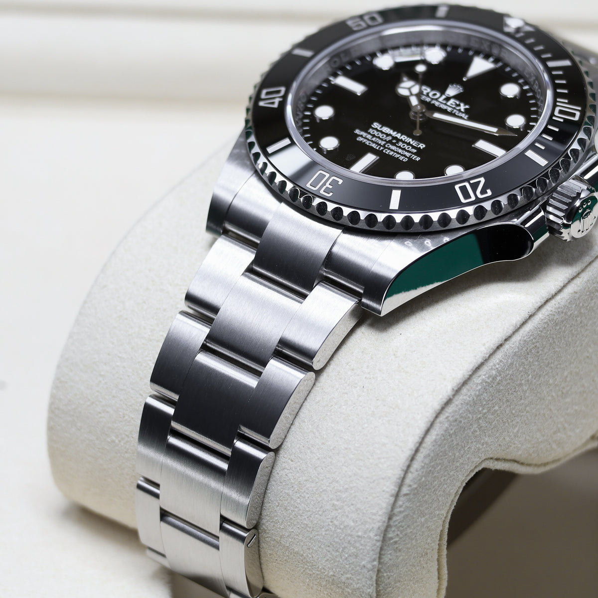 Rolex Submariner No Date New Complete 41mm Oystersteel Black Dial Black Cerachrom Bezel Oyster Bracelet 124060