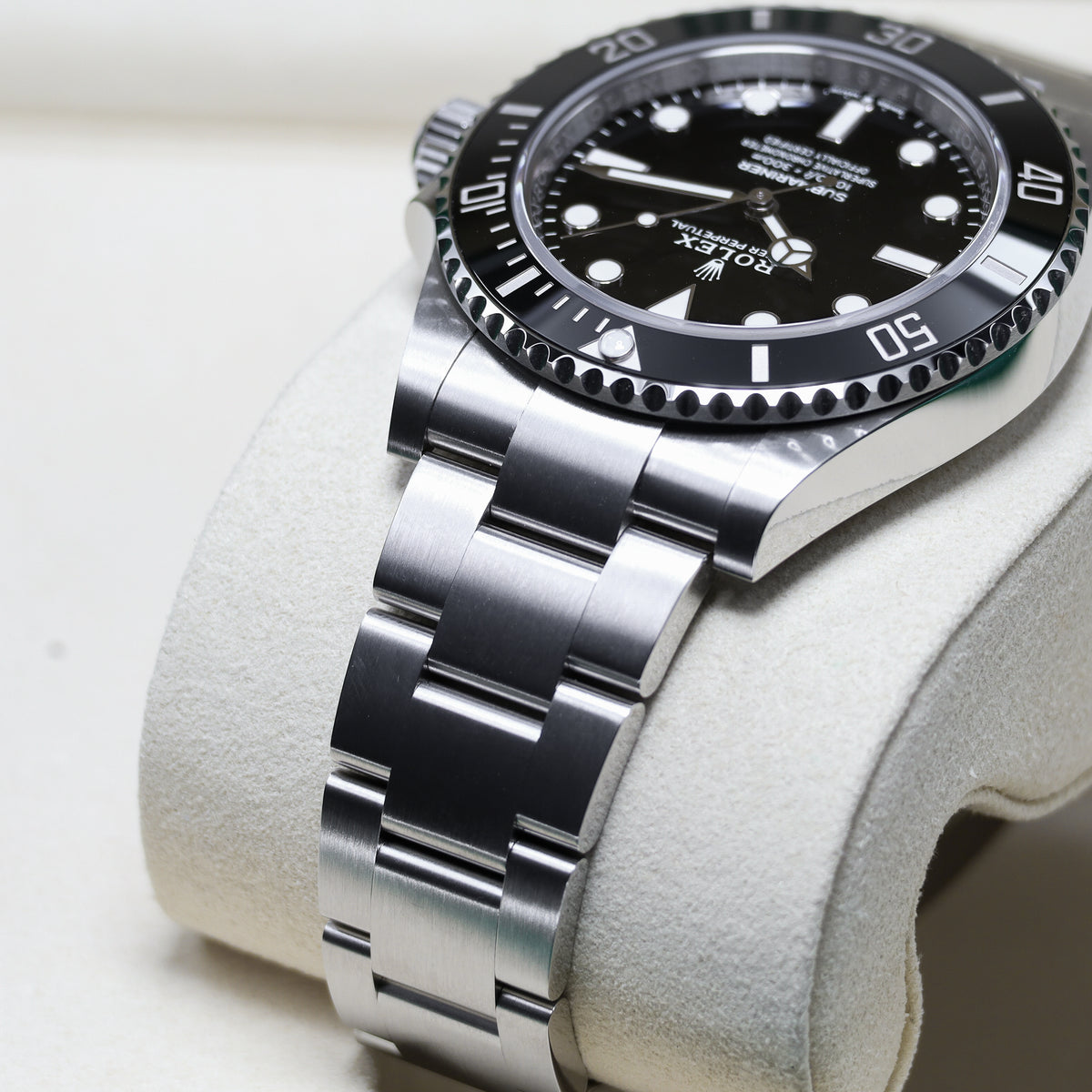 Rolex Submariner No Date New Complete 41mm Oystersteel Black Dial Black Cerachrom Bezel Oyster Bracelet 124060