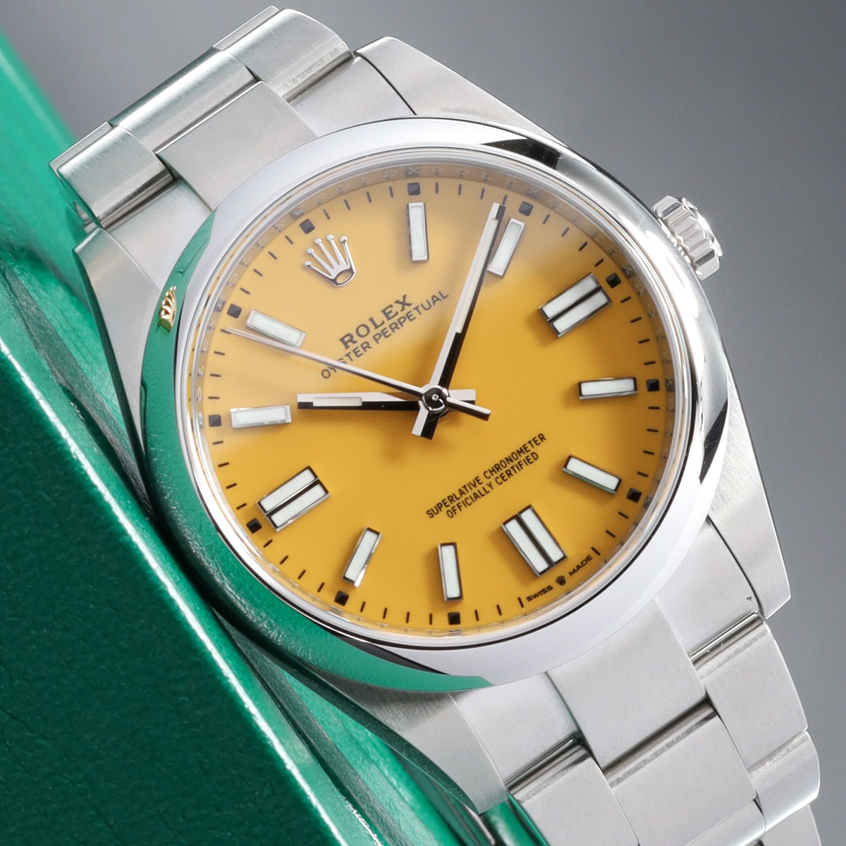 Rolex Oyster Perpetual 2021 Complete 41mm Oystersteel Yellow Dial Smooth Bezel Oyster Bracelet 124300