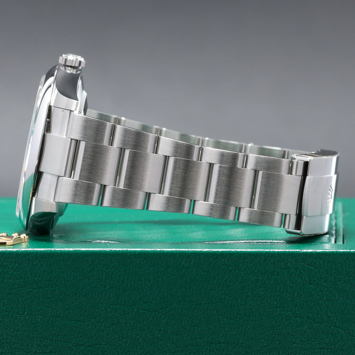 Rolex Oyster Perpetual 2021 Complete 41mm Oystersteel Yellow Dial Smooth Bezel Oyster Bracelet 124300