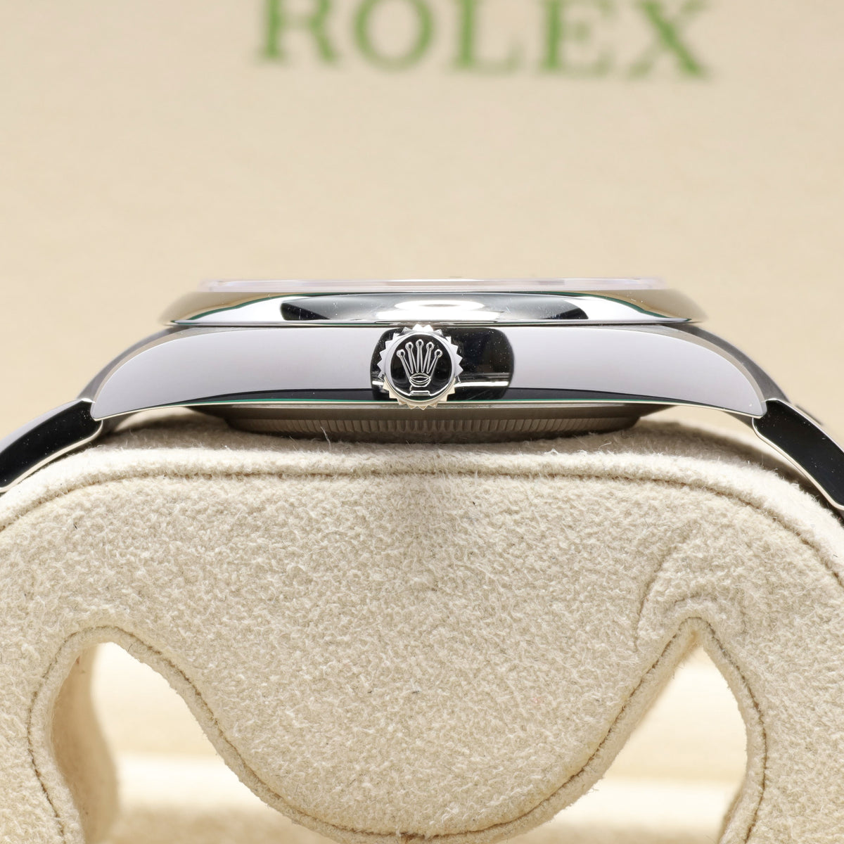 Rolex Oyster Perpetual 2021 Complete 41mm Oystersteel Yellow Dial Smooth Bezel Oyster Bracelet 124300
