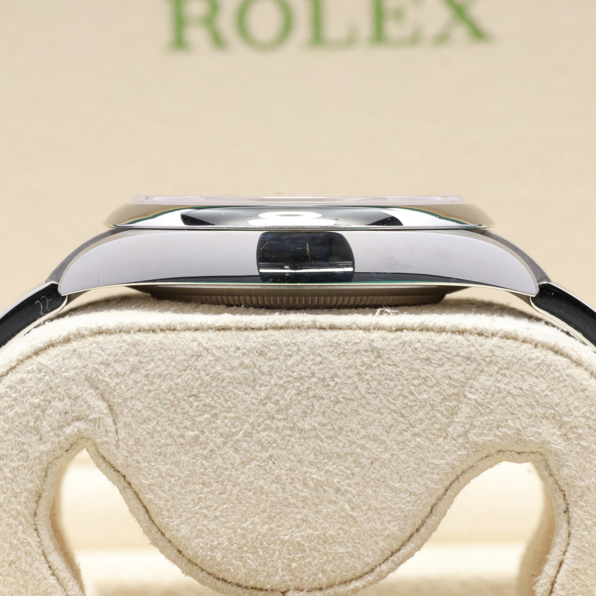 Rolex Oyster Perpetual 2021 Complete 41mm Oystersteel Yellow Dial Smooth Bezel Oyster Bracelet 124300