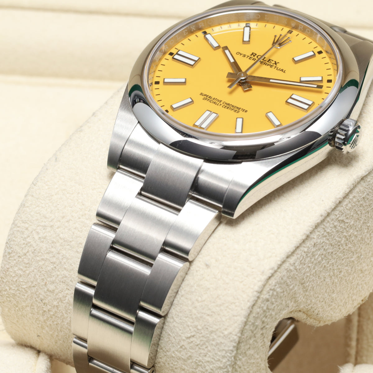 Rolex Oyster Perpetual 2021 Complete 41mm Oystersteel Yellow Dial Smooth Bezel Oyster Bracelet 124300