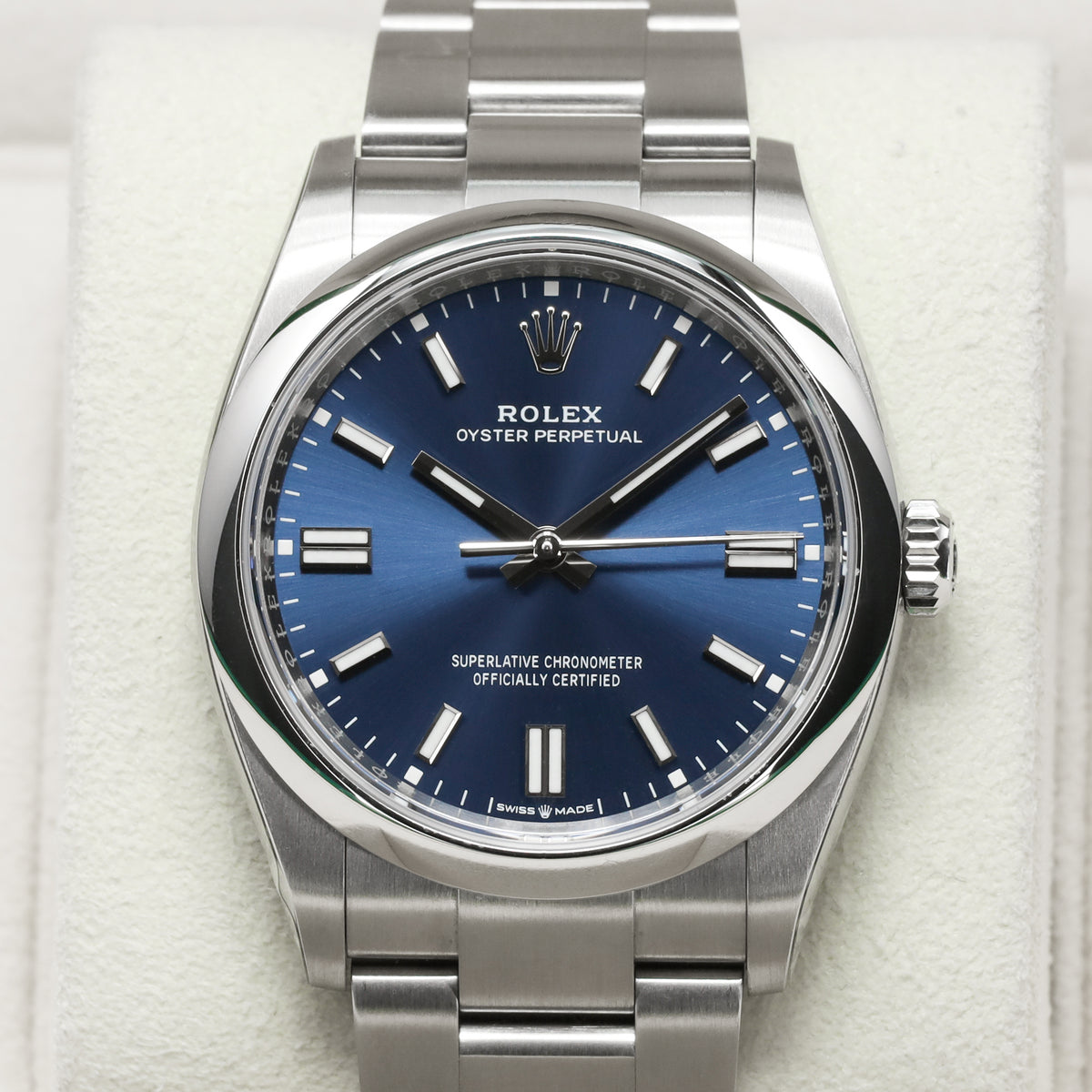 Rolex Datejust 2026 Complete 41mm Oystersteel Bright Blue Dial Smooth Oystersteel Bezel Oystersteel Jubilee Bracelet with Oysterclasp and Easylink Extension 126300