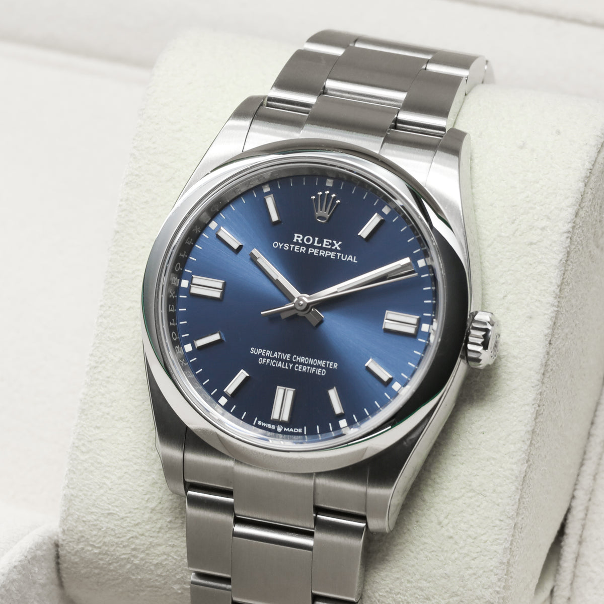 Rolex Datejust 2026 Complete 41mm Oystersteel Bright Blue Dial Smooth Oystersteel Bezel Oystersteel Jubilee Bracelet with Oysterclasp and Easylink Extension 126300