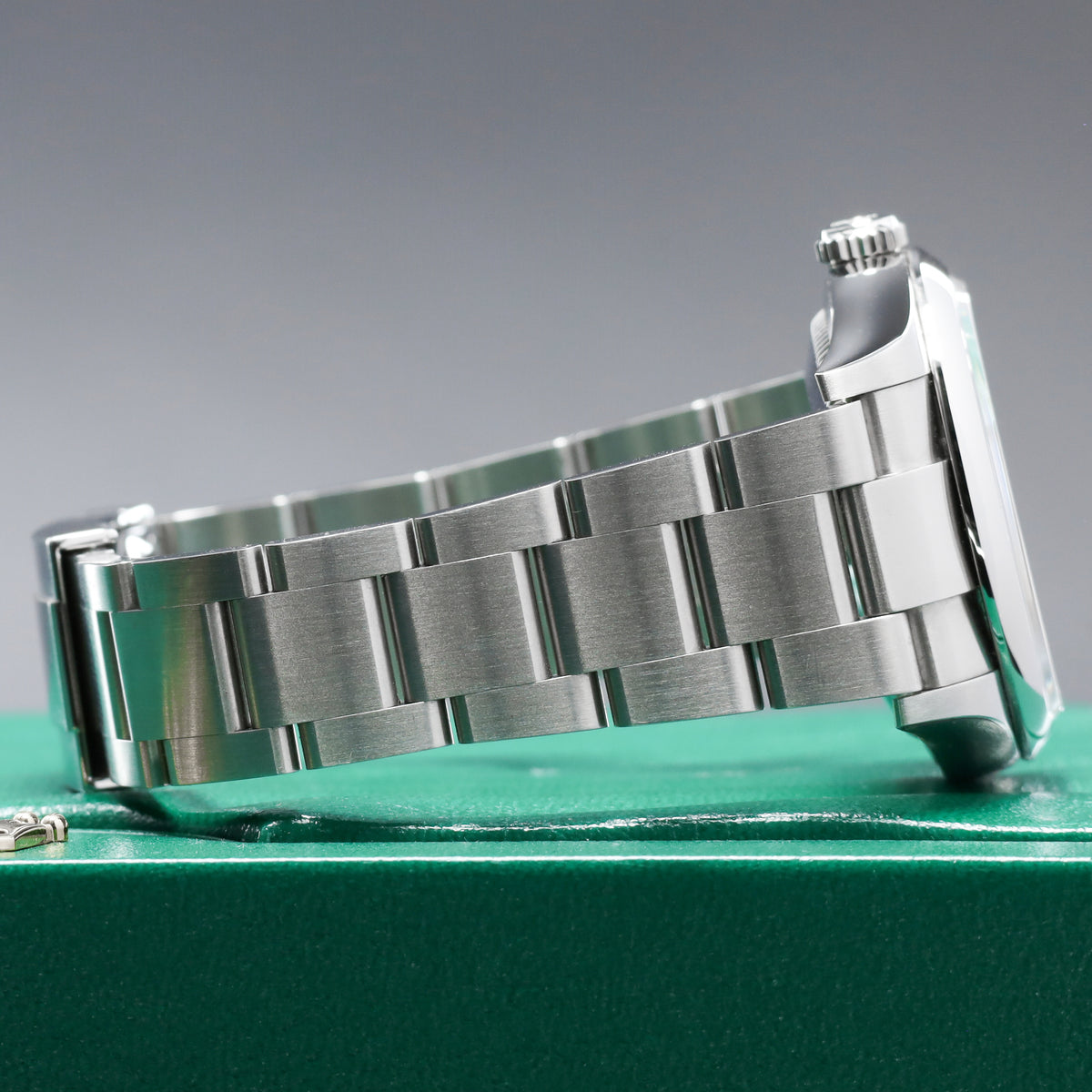 Rolex Datejust 2026 Complete 41mm Oystersteel Bright Blue Dial Smooth Oystersteel Bezel Oystersteel Jubilee Bracelet with Oysterclasp and Easylink Extension 126300