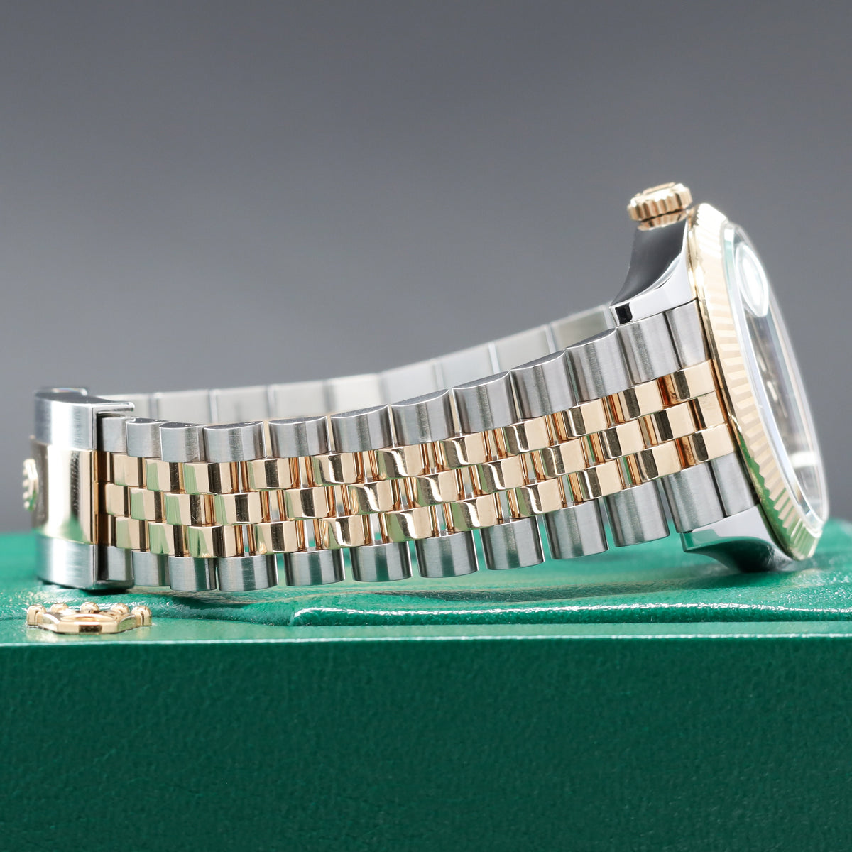 Rolex Datejust 2022 Complete 36mm Oystersteel and 18k Yellow Gold Olive Green with Diamond-Set Roman Numerals Dial 18k Yellow Gold Fluted Bezel Oystersteel and 18k Yellow Gold Jubilee Bracelet with Oysterclasp and Easylink Extension 126233
