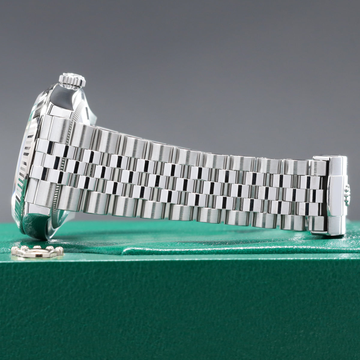 Rolex Datejust 2019 Complete 36mm Oystersteel Pink Diamond Jubilee-Motif Dial 18k White Gold Fluted Bezel Oystersteel Jubilee Bracelet with Oysterclasp and Easylink Extension 126234