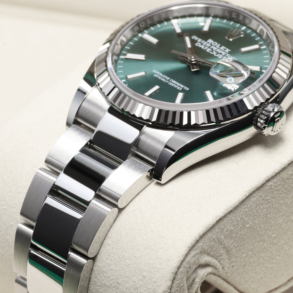 Rolex Datejust 2026 Complete 36mm Oystersteel and 18k White Gold Green Dial 18k White Gold Fluted Bezel Oystersteel Oyster Bracelet with Oysterclasp and Easylink Extension 126234