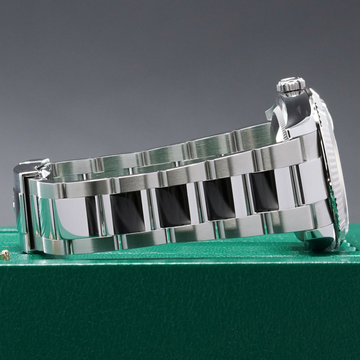Rolex Datejust 2026 Complete 36mm Oystersteel and 18k White Gold Green Dial 18k White Gold Fluted Bezel Oystersteel Oyster Bracelet with Oysterclasp and Easylink Extension 126234