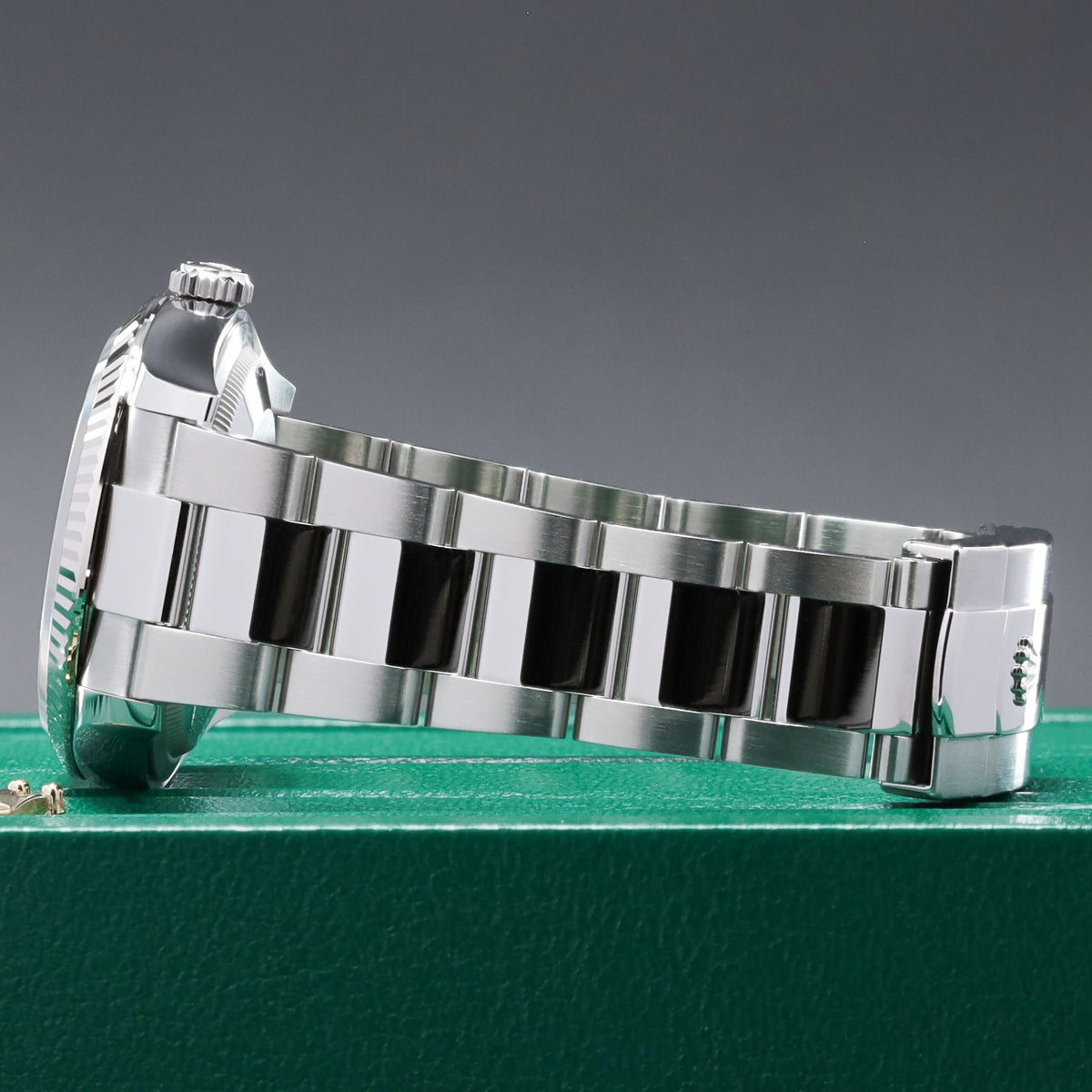 Rolex Datejust 2026 Complete 36mm Oystersteel and 18k White Gold Green Dial 18k White Gold Fluted Bezel Oystersteel Oyster Bracelet with Oysterclasp and Easylink Extension 126234