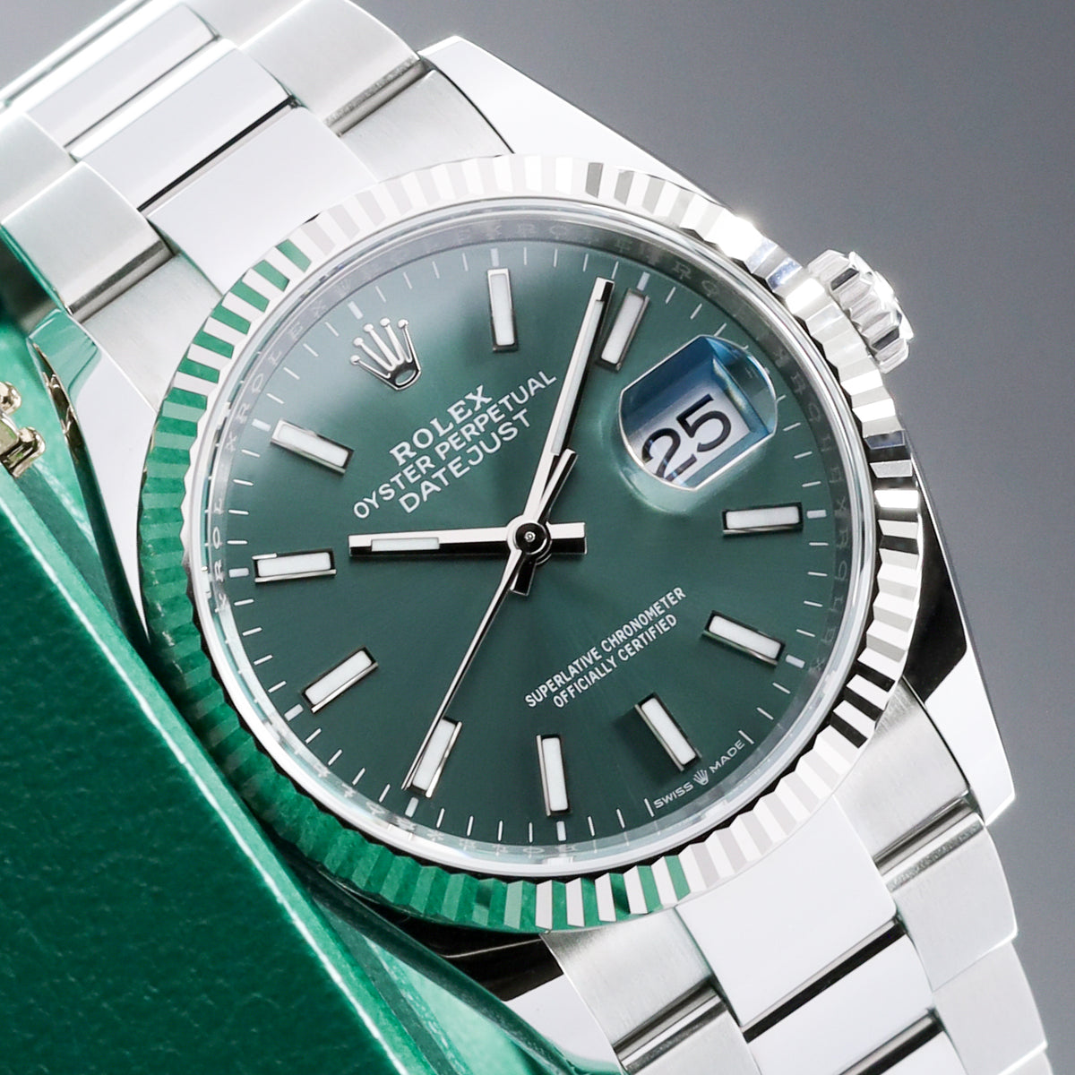 Rolex Datejust 2026 Complete 36mm Oystersteel and 18k White Gold Green Dial 18k White Gold Fluted Bezel Oystersteel Oyster Bracelet with Oysterclasp and Easylink Extension 126234