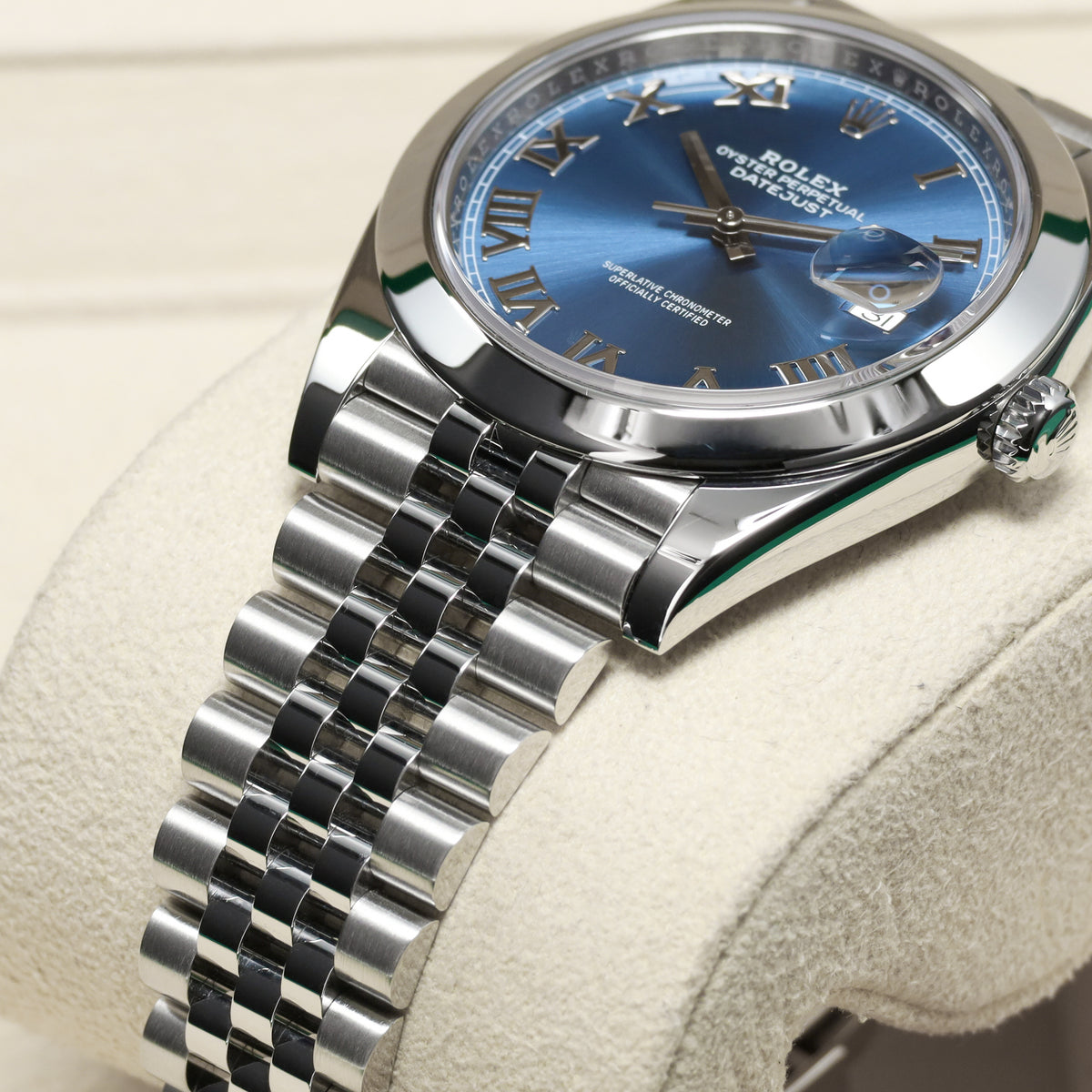 Rolex Datejust 2025 Complete 41mm Oystersteel Blue Dial Smooth Bezel Jubilee Bracelet 126300
