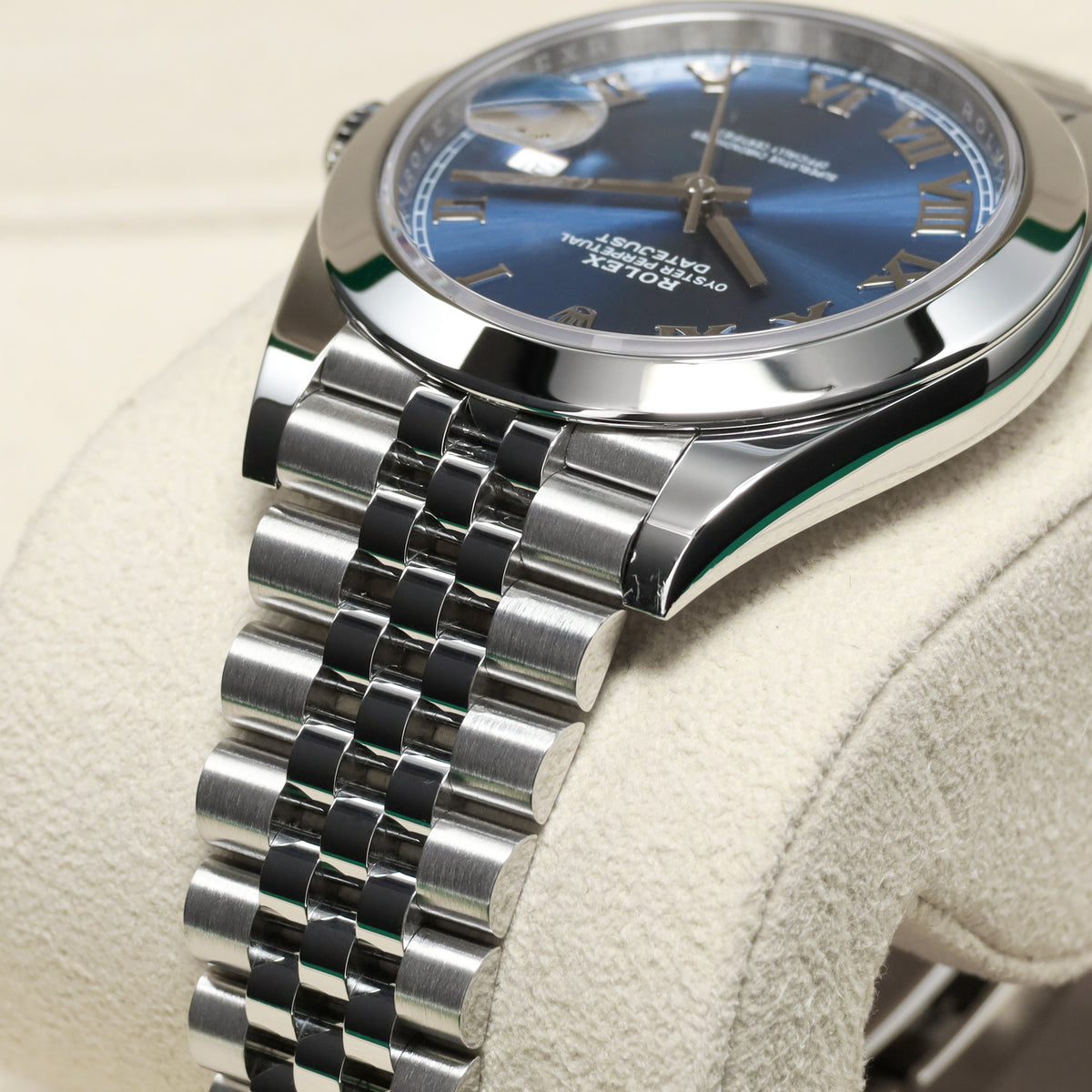 Rolex Datejust 2025 Complete 41mm Oystersteel Blue Dial Smooth Bezel Jubilee Bracelet 126300