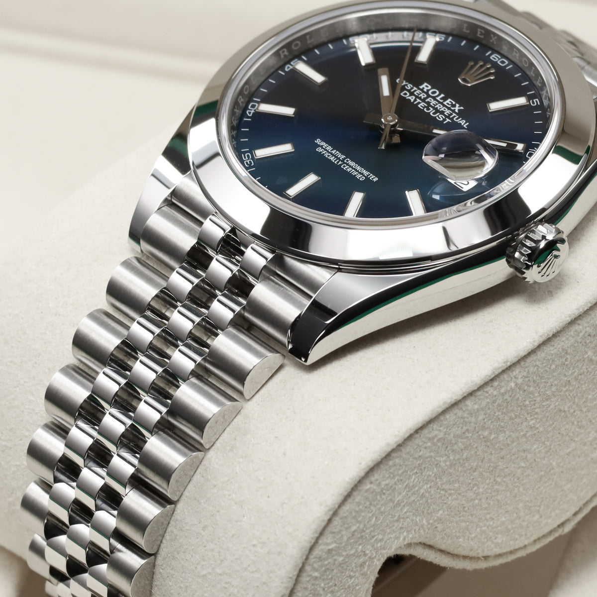 Rolex Datejust 2026 Complete 41mm Oystersteel Bright Blue Smooth Oystersteel Bezel  Oystersteel Jubilee Bracelet with Oysterclasp and Easylink Extension 126300