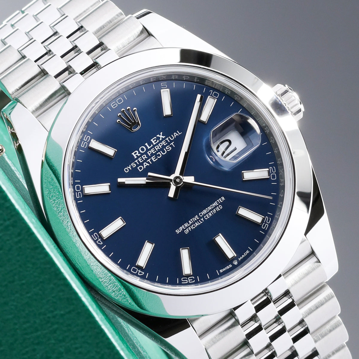 Rolex Datejust 2026 Complete 41mm Oystersteel Bright Blue Smooth Oystersteel Bezel  Oystersteel Jubilee Bracelet with Oysterclasp and Easylink Extension 126300