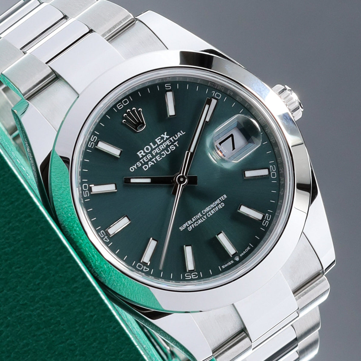 Rolex Datejust 41 2025 Complete 41mm Oystersteel Green Dial Smooth Bezel Oyster Bracelet 126300