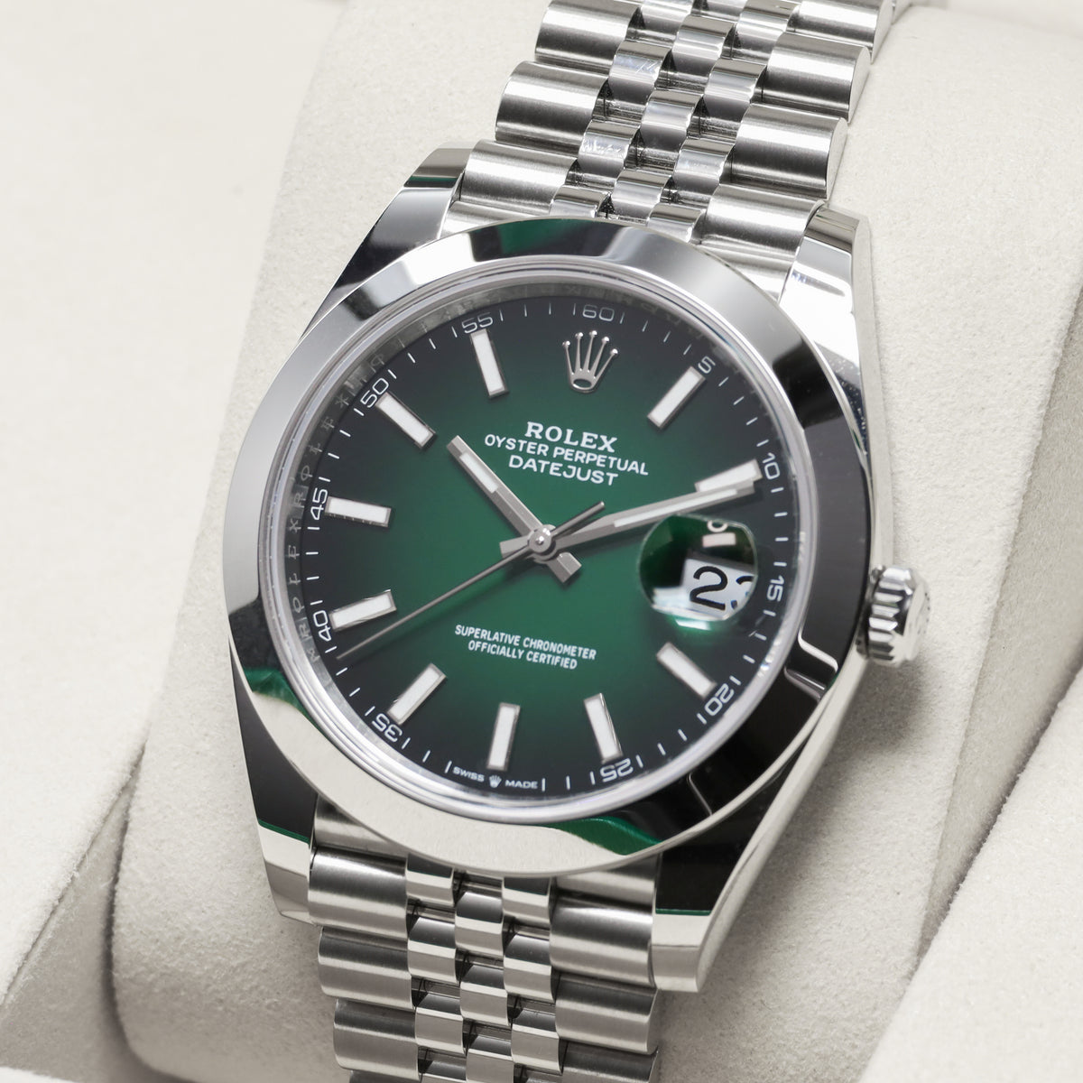 Rolex Datejust 2026 Complete 41mm Oystersteel Green Ombré Dial Smooth Oystersteel Bezel Oystersteel Jubilee Bracelet with Oysterclasp and Easylink Extension 126300