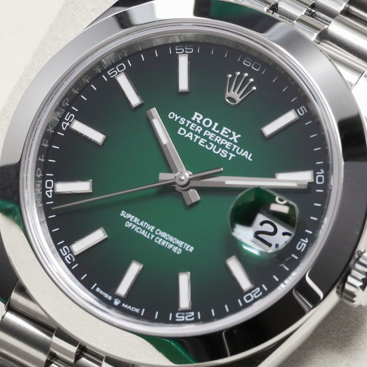 Rolex Datejust 2026 Complete 41mm Oystersteel Green Ombré Dial Smooth Oystersteel Bezel Oystersteel Jubilee Bracelet with Oysterclasp and Easylink Extension 126300