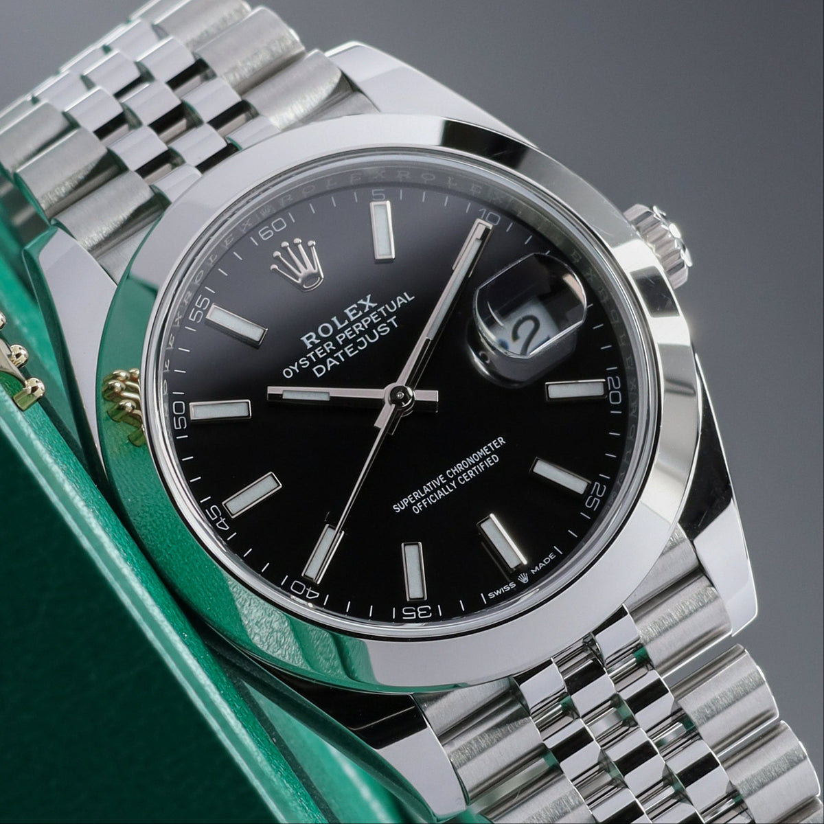 Rolex Datejust 2025 Complete 41mm Oystersteel Black Dial Smooth Bezel Jubilee Bracelet 126300