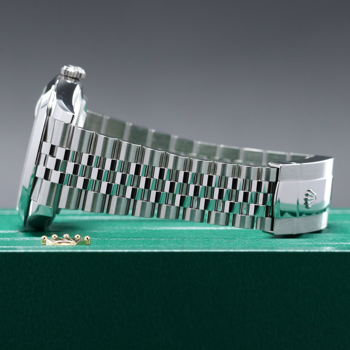 Rolex Datejust 2025 Complete 41mm Oystersteel Black Dial Smooth Bezel Jubilee Bracelet 126300