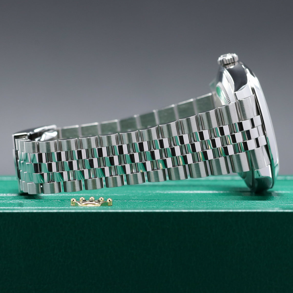 Rolex Datejust 2025 Complete 41mm Oystersteel Black Dial Smooth Bezel Jubilee Bracelet 126300