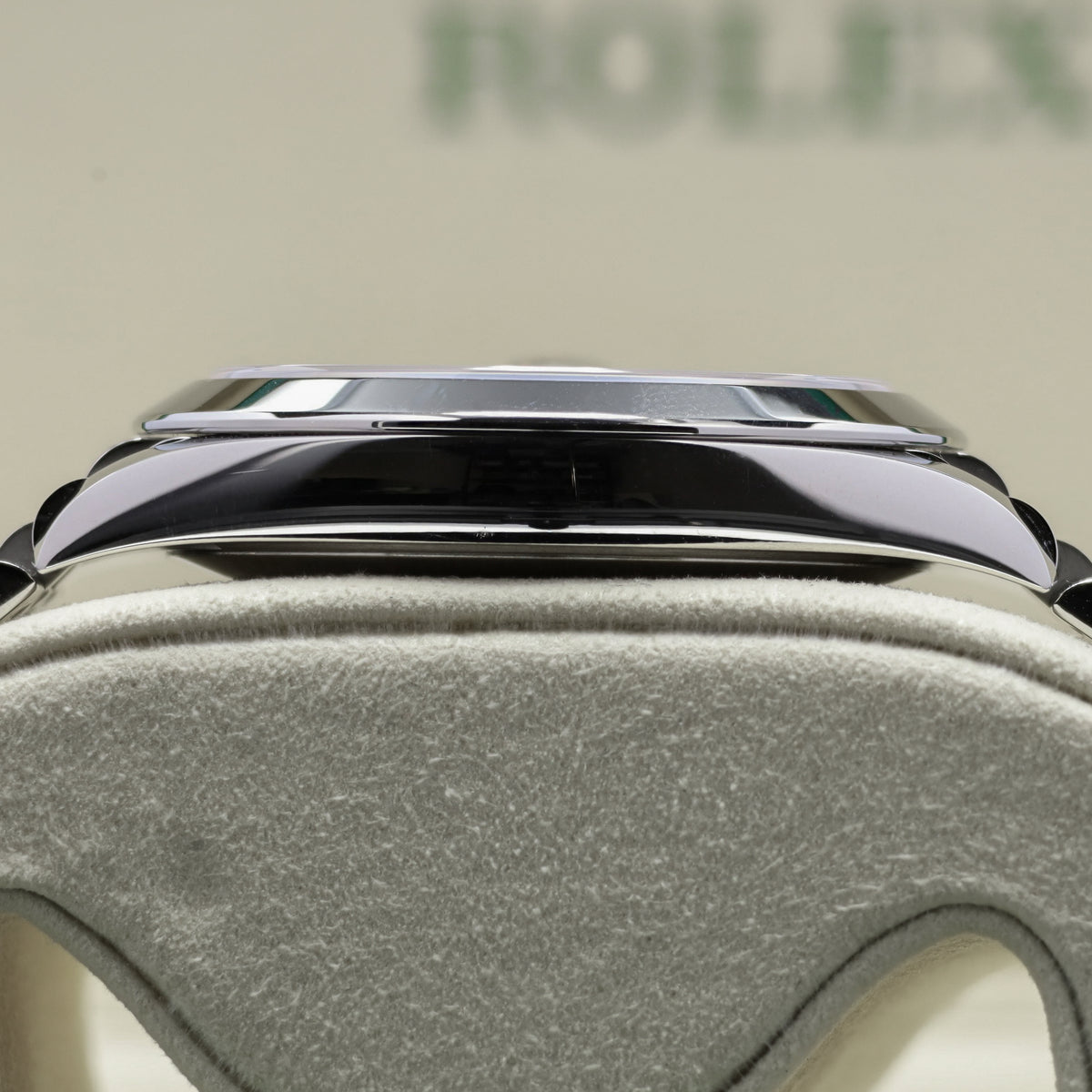 Rolex Datejust 2025 Complete 41mm Oystersteel Black Dial Smooth Bezel Jubilee Bracelet 126300