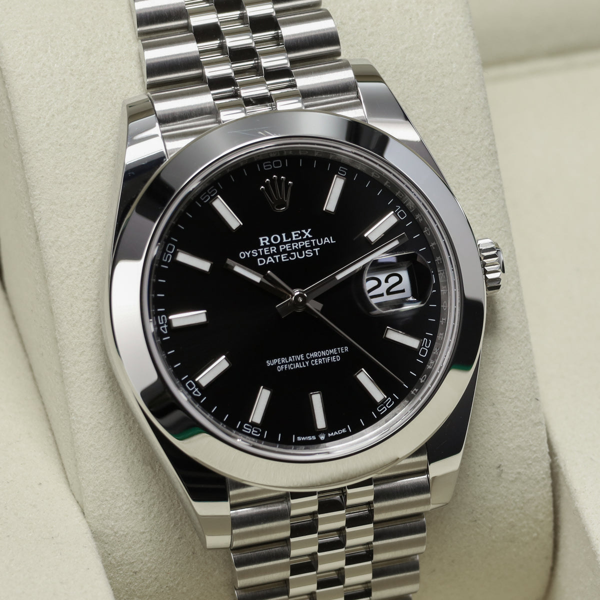 Rolex Datejust 2025 Complete 41mm Oystersteel Black Dial Smooth Bezel Jubilee Bracelet 126300