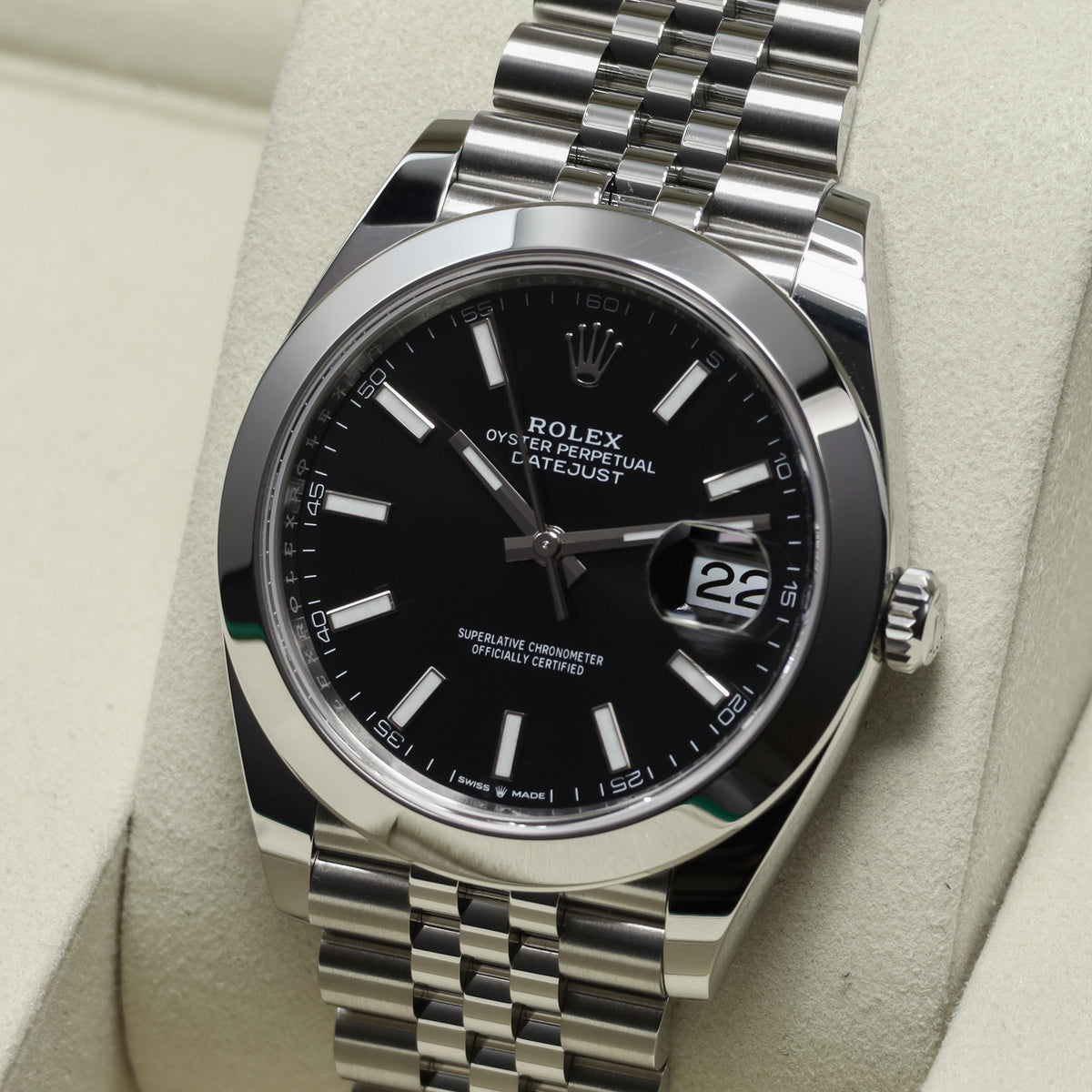 Rolex Datejust 2025 Complete 41mm Oystersteel Black Dial Smooth Bezel Jubilee Bracelet 126300