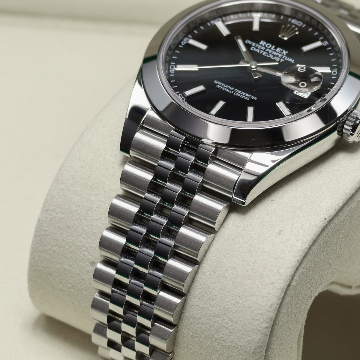 Rolex Datejust 2025 Complete 41mm Oystersteel Black Dial Smooth Bezel Jubilee Bracelet 126300