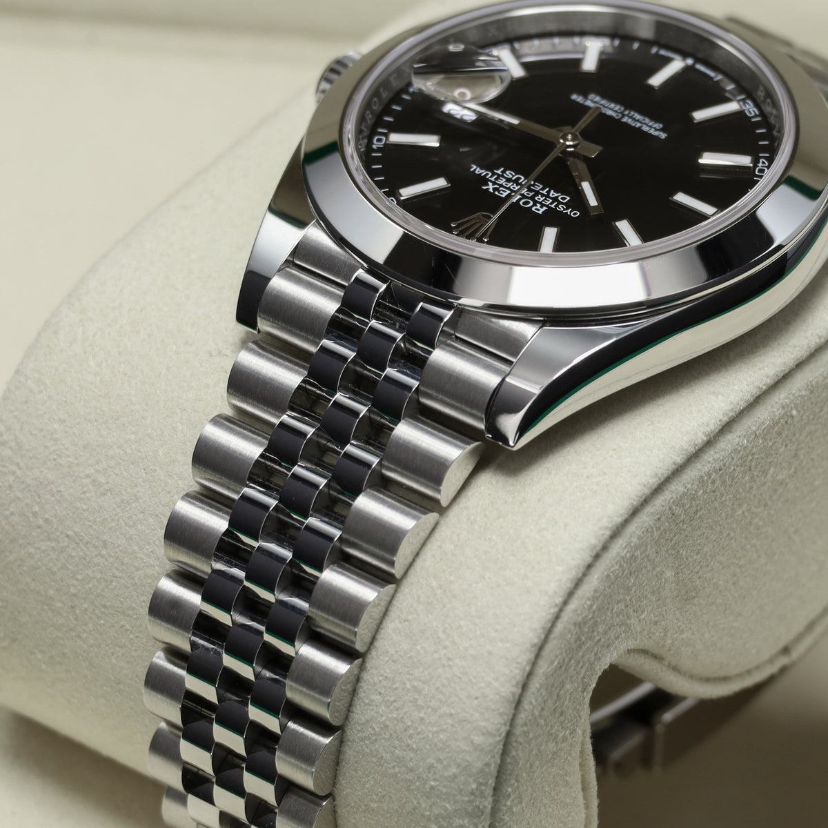 Rolex Datejust 2025 Complete 41mm Oystersteel Black Dial Smooth Bezel Jubilee Bracelet 126300