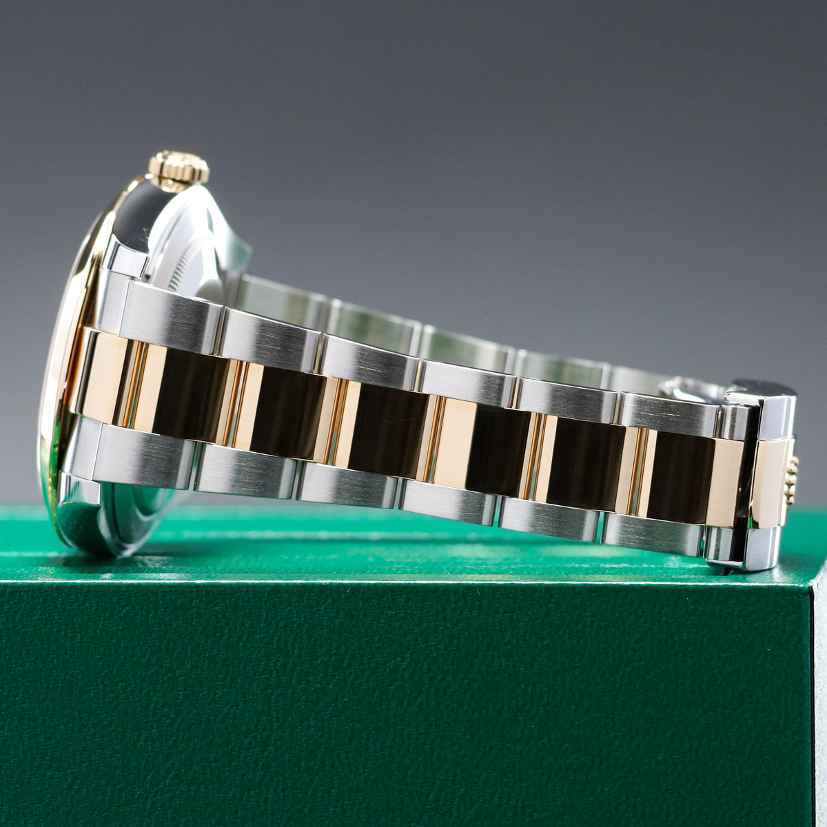 Rolex Datejust 2025 Complete 41mm Oystersteel Two Tone Slate Wimbledon Green Roman Numerals Smooth Yellow Gold Bezel Oyster Bracelet 126303