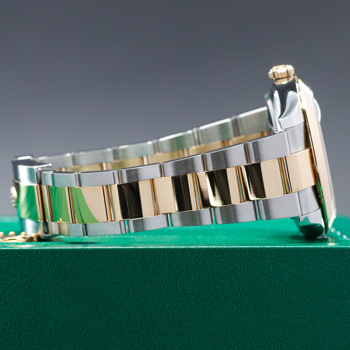 Rolex Datejust 2025 Complete 41mm Oystersteel Two Tone Slate Wimbledon Green Roman Numerals Smooth Yellow Gold Bezel Oyster Bracelet 126303