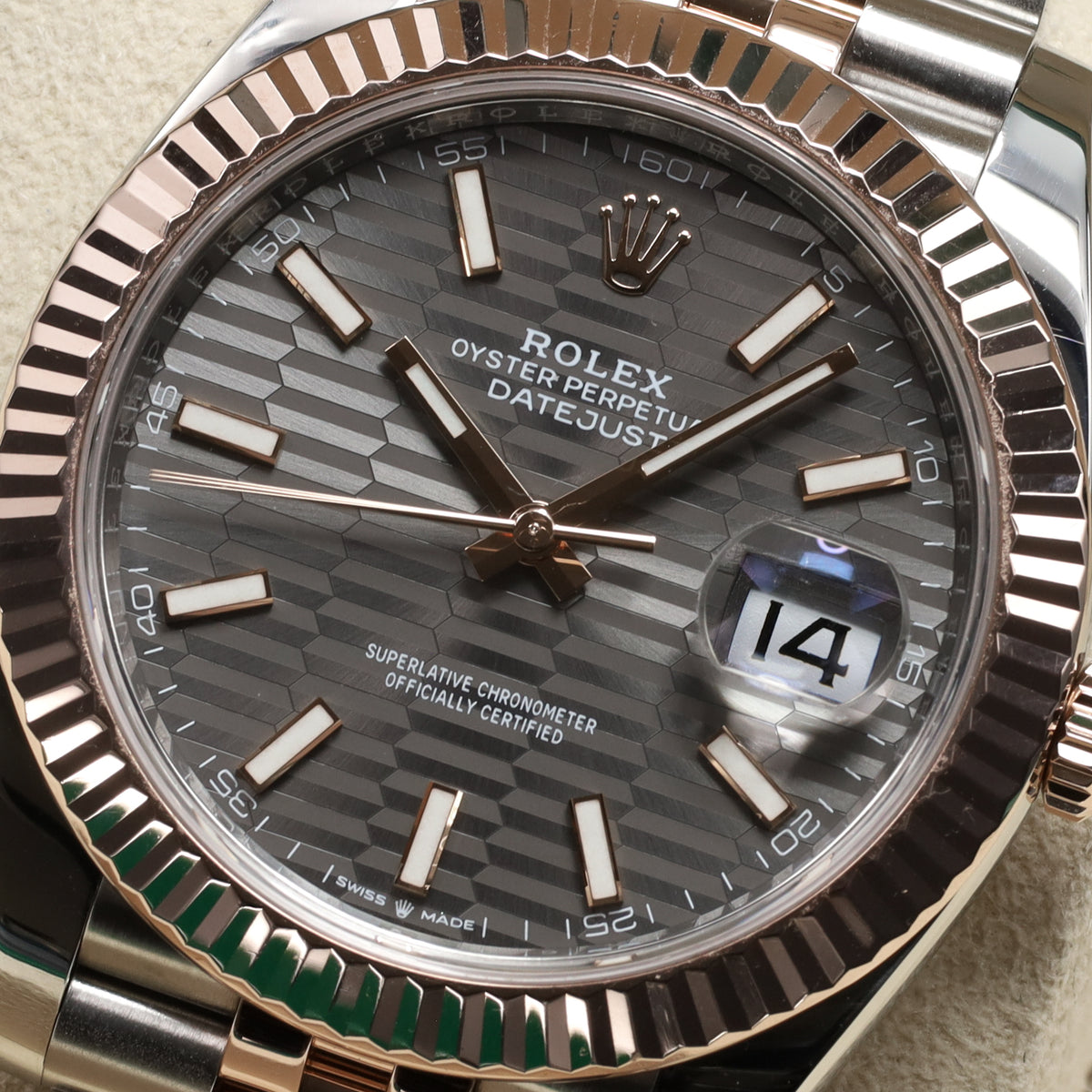 Rolex Datejust 2023 40mm Oystersteel Everose gold Grey motif Dial Everose Fluted Bezel Jubilee Bracelet 126331