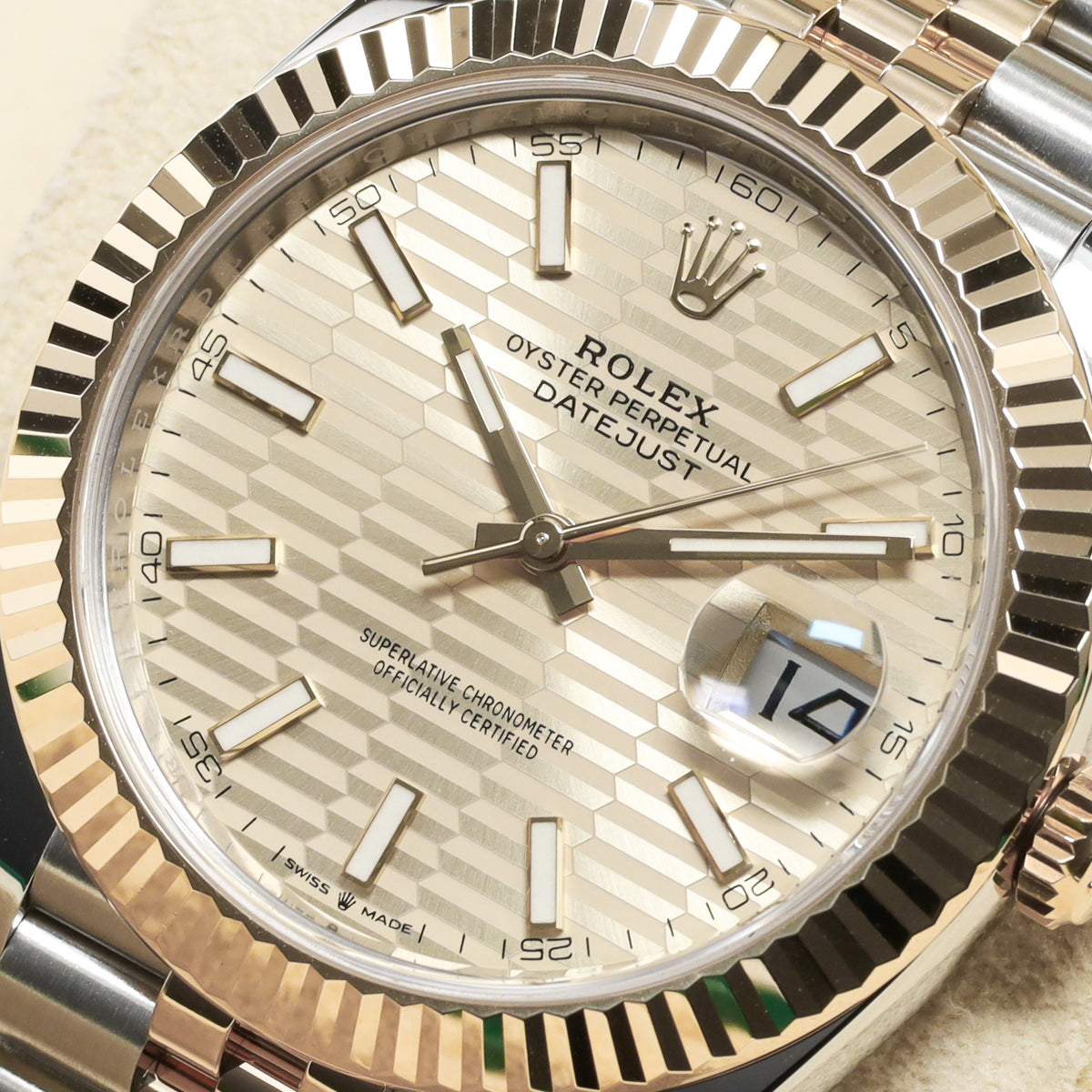 Rolex Datejust 2024 Complete 41mm Oystersteel Stainless Steel & 18K Gold Champagne Fluted Motif Dial 18K Gold Fluted Bezel Two-Tone Oystersteel & 18K Gold Jubilee Bracelet 126331