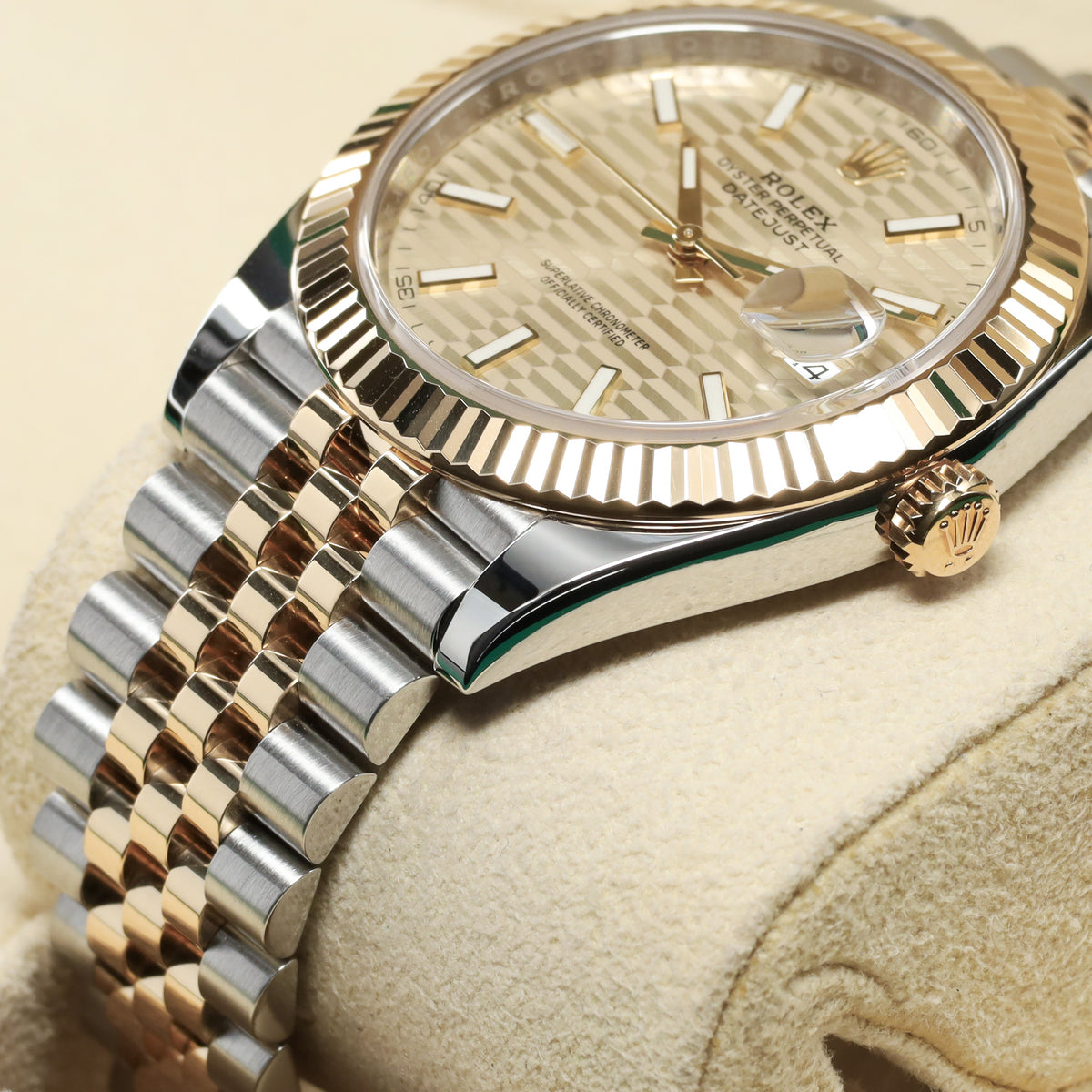 Rolex Datejust 2024 Complete 41mm Oystersteel Stainless Steel & 18K Gold Champagne Fluted Motif Dial 18K Gold Fluted Bezel Two-Tone Oystersteel & 18K Gold Jubilee Bracelet 126331