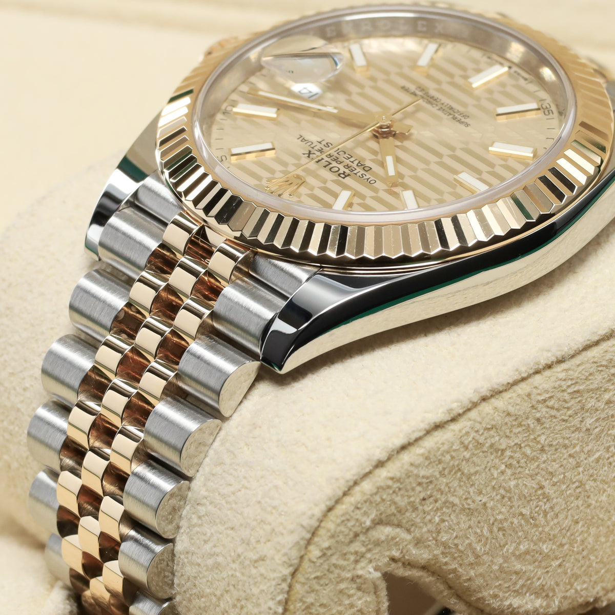 Rolex Datejust 2024 Complete 41mm Oystersteel Stainless Steel & 18K Gold Champagne Fluted Motif Dial 18K Gold Fluted Bezel Two-Tone Oystersteel & 18K Gold Jubilee Bracelet 126331