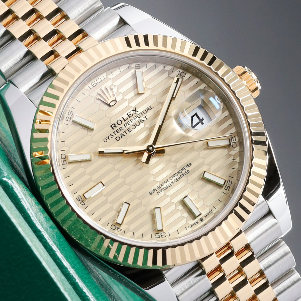Rolex Datejust 2024 Complete 41mm Oystersteel Stainless Steel & 18K Gold Champagne Fluted Motif Dial 18K Gold Fluted Bezel Two-Tone Oystersteel & 18K Gold Jubilee Bracelet 126331