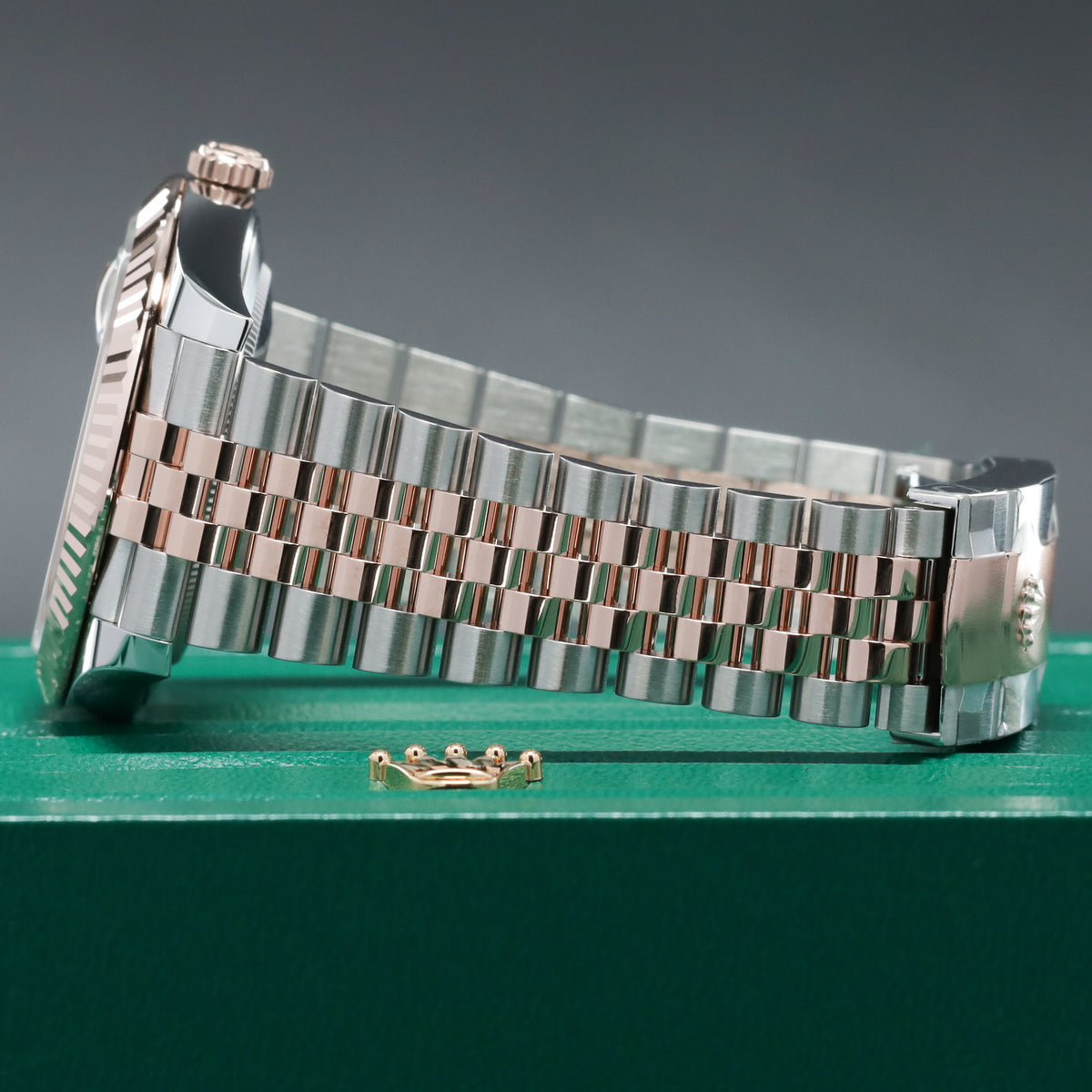 Rolex Datejust 2026 Complete 41mm Oystersteel and 18k Everose Gold Chocolate Brown Dial 18k Everose Gold Fluted Bezel Two-Tone Oystersteel and Everose Gold Bracelet with Oysterclasp  126331