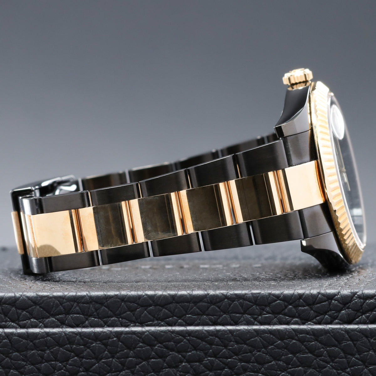 Blaken Rolex 2026 Complete 41mm Black PVD-Coated Oystersteel and 18k Yellow Gold Slate Wimbledon Dial 18k Yellow Gold Fluted Bezel Black PVD-Coated Two-Tone Bracelet 126333