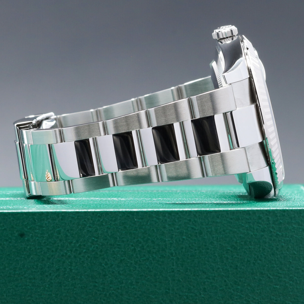 Rolex Datejust 2025 41mm Osytersteel Case Blue Roman Dial Fluted Bezel Oyster Bracelet 126334