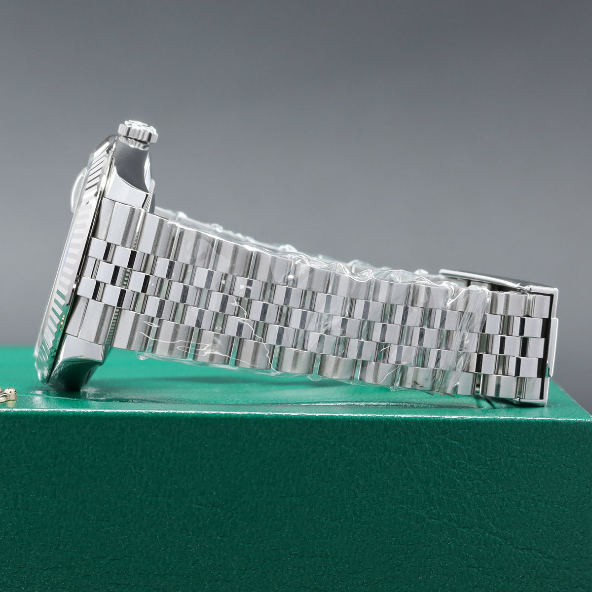 Rolex DateJust 2024 Complete 41mm Oystersteel Green Motif 18k White Gold Fluted Bezel Jubilee Bracelet 126334