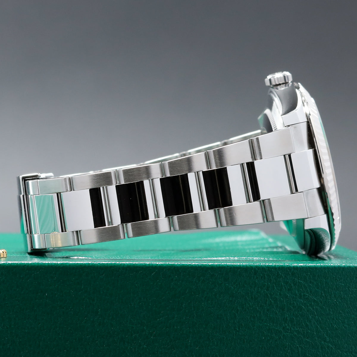 Rolex Datejust 41mm Oystersteel Black Diamond Hour Markers 18k White Gold Fluted Bezel Oyster Bracelet 126334