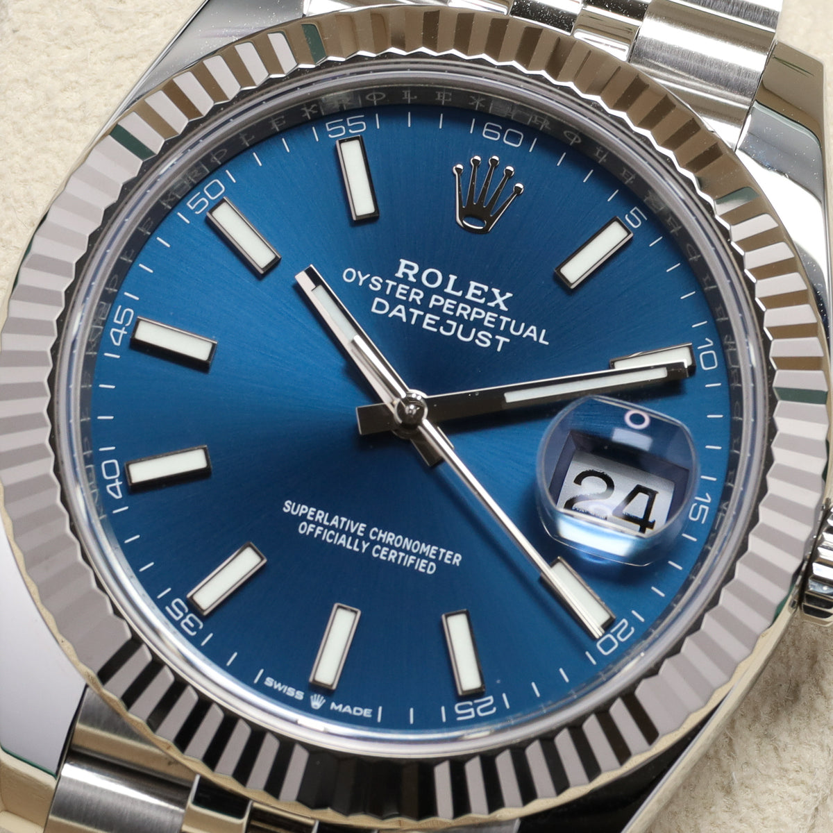 Rolex Datejust 2024 Complete 41mm Oystersteel Blue Dial Fluted Bezel Jubilee Bracelet 126334